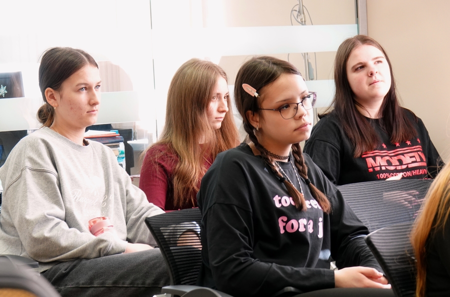 Студенты Колледжа технологии и предпринимательства в Национальной библиотеке Карелии