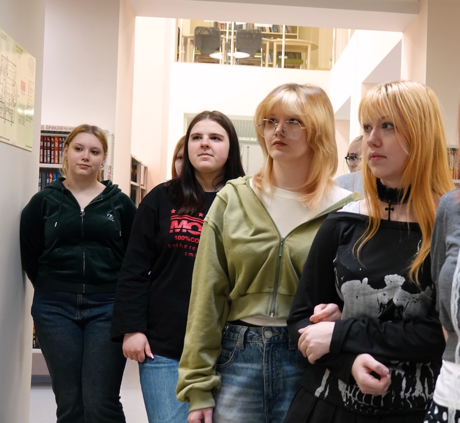 Студенты Колледжа технологии и предпринимательства в Национальной библиотеке Карелии