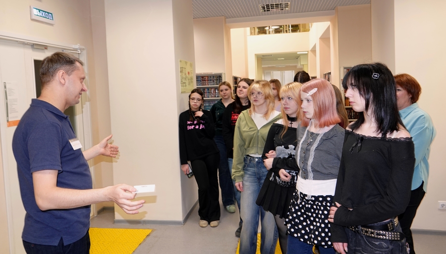 Студенты Колледжа технологии и предпринимательства в Национальной библиотеке Карелии