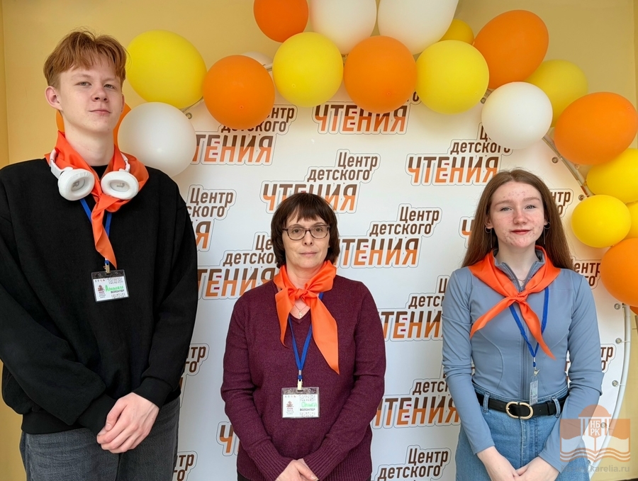 Волонтёры на встрече клуба настольных игр «Твой ход»