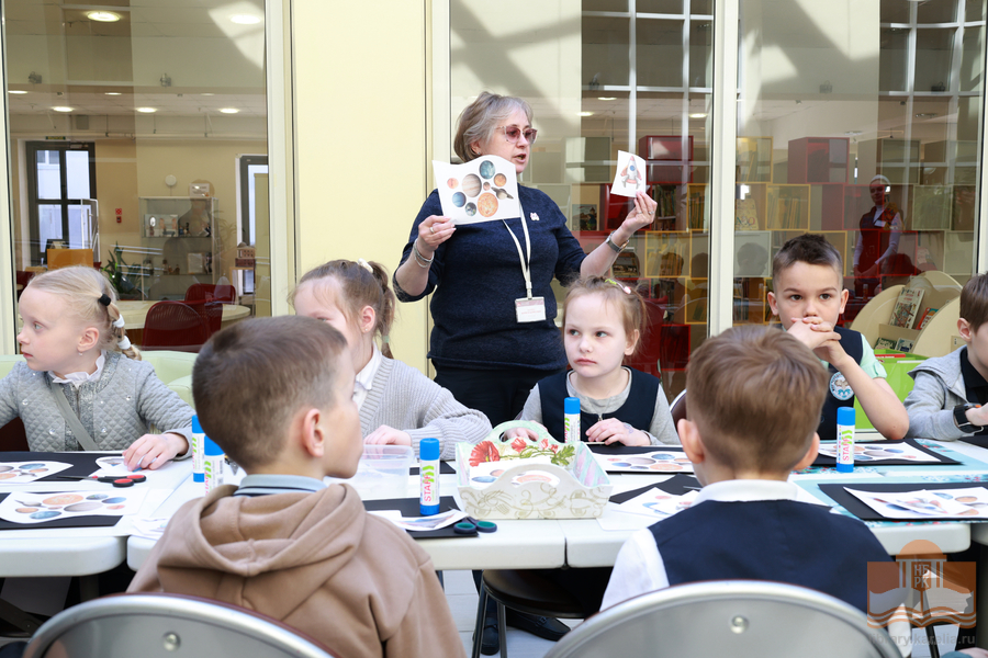 На просветительской программе «Русский музей – детям». «Дорога в Космос!». Мастер-класс ведет Марина Быкова