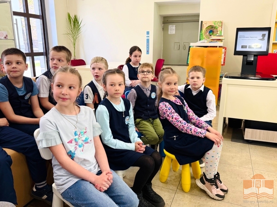 Учащиеся средней школы №2 на экскурсии по Национальной библиотеке