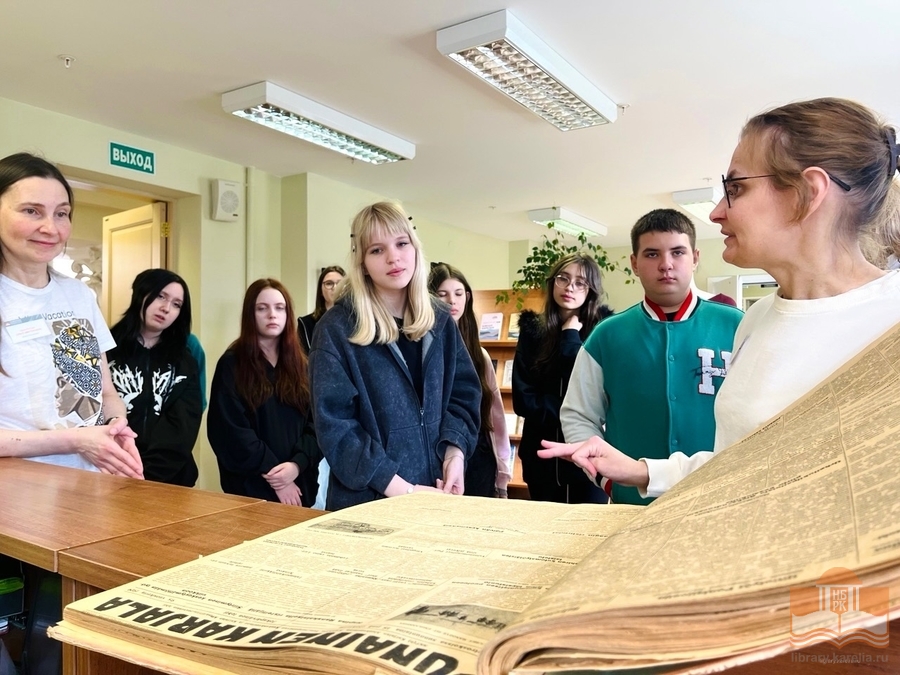 Учащиеся Лицея №40 на экскурсии по Национальной библиотеке