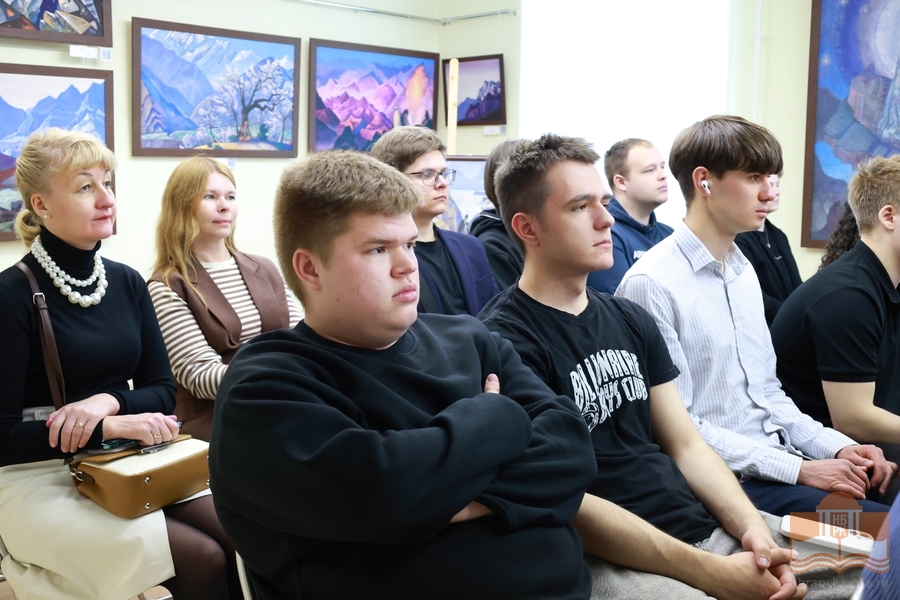 Участники программы из цикла «Диалог эпох» в Национальной библиотеке Карелии