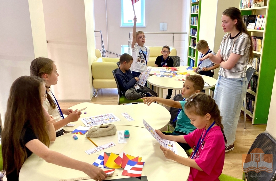 На летней просветительской программе «Яркий огонёк в бескрайнем океане»
