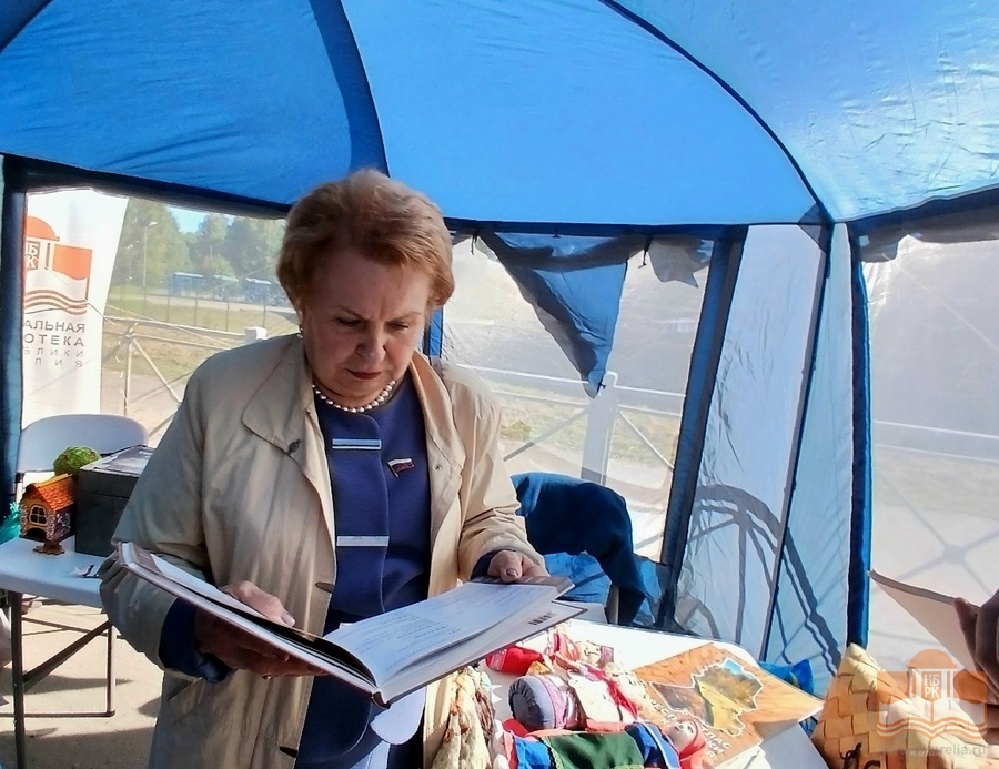 В.Н. Пивненко, председатель Попечительского совета Национальной библиотеки, депутат Государственной Думы РФ