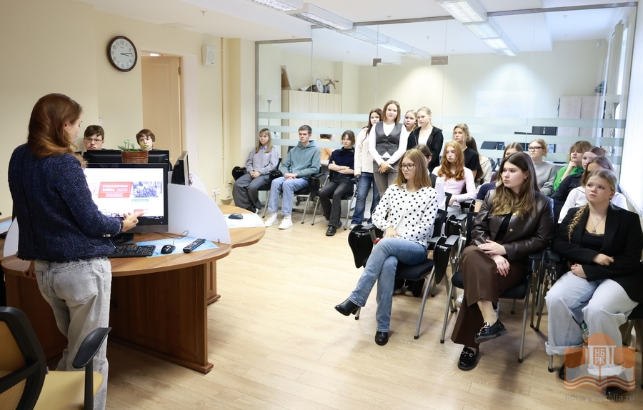Старшеклассники Гимназии № 17 в Национальной библиотеке Карелии. Рассказывает Надежда Юрьевна Погодина