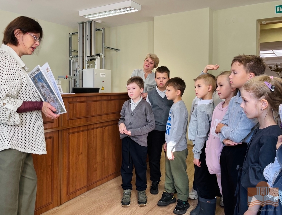 Учащиеся школы «Точно» на экскурсии в Национальной библиотеке Карелии